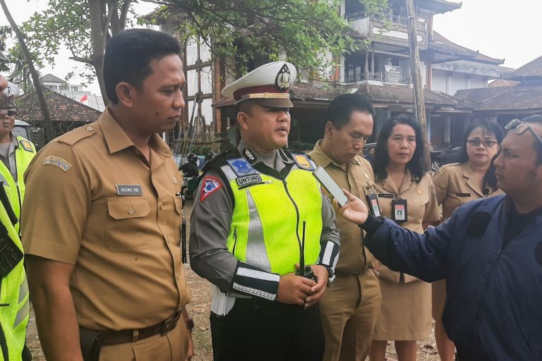 RAZIA GABUNGAN  PPRD PROV. BALI DI KABUPATEN GIANYAR SADARKAN WAJIB PAJAK