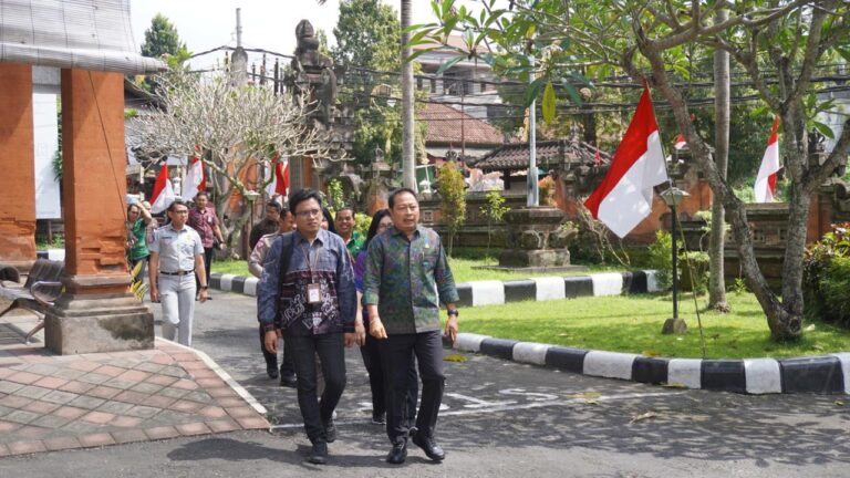 Menerima Kunjungan Tim Evaluator Kementerian PANRB