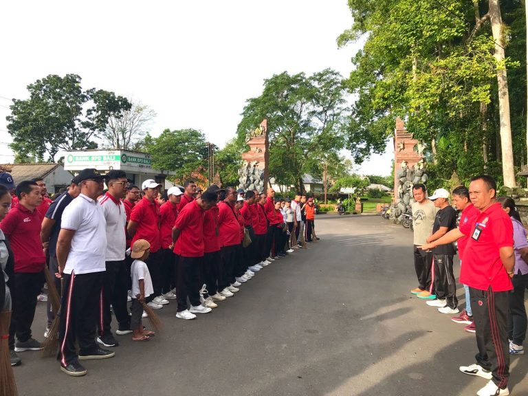 Sosialisasi Pergub Bali Nomor 53 Tahun 2025 Dirangkaikan Giat Bersih Sampah Plastik Di Sangeh Dan Taman Mumbul