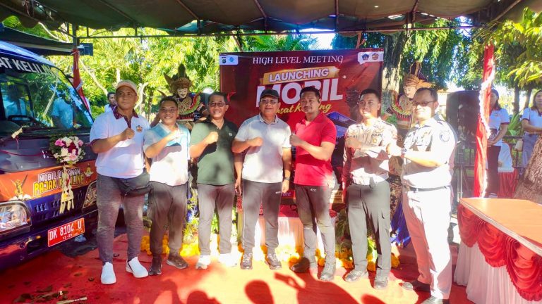 Launching Mobil Samsat Keliling yang bertempat di Taman Kota Singaraja